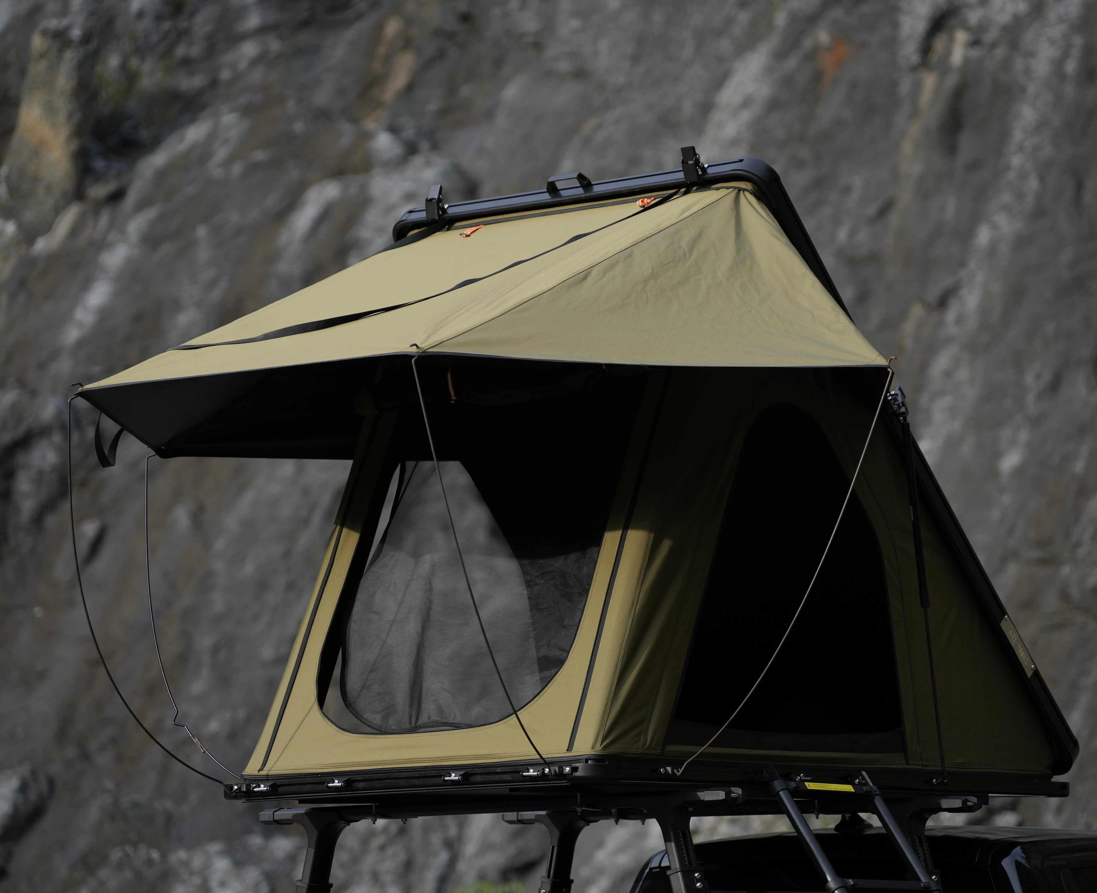 zelt isoliert Ultraleichtes und schlankstes Dachzelt – Naturnest Polaris Lite – Naturnest Deutschland